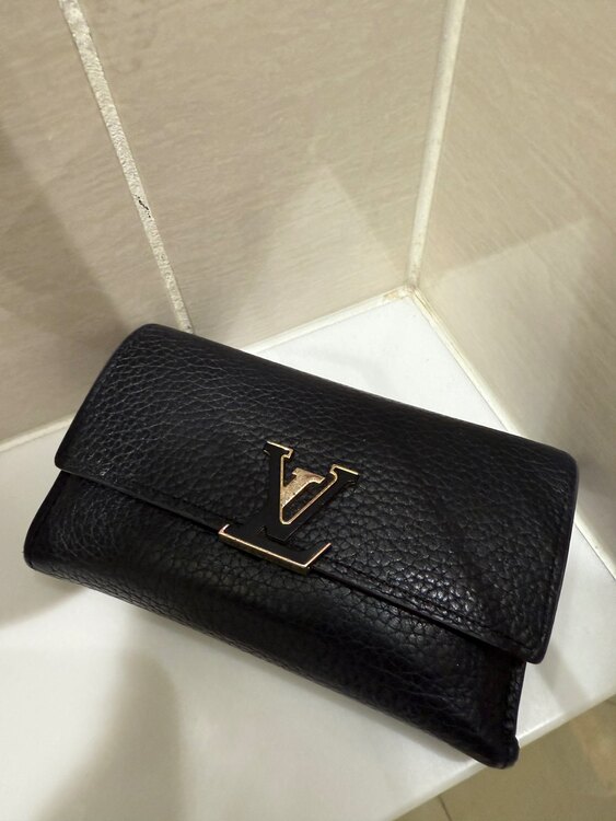 ルイ・ヴィトン トリヨン ポルトフォイユカプシーヌコンパクト M62157 （ブランド財布・小物）の商品画像 - 査定依頼日：2025年3月30日 - 最高査定価格：10,000円