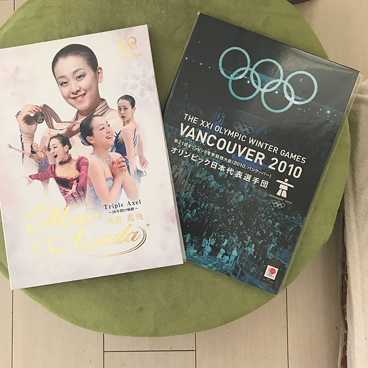 バンクバーオリンピック代表選手団記念切手と浅田真央 10年間の軌跡記念切手（切手）の商品画像 - 査定依頼日：2020年3月21日 - 最高査定価格：560円