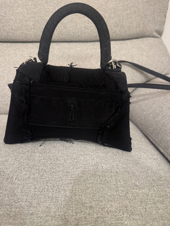 バレンシアガ  （ブランドバッグ）の商品画像 - 査定依頼日：2026年3月28日 - 最高査定価格：132,000円