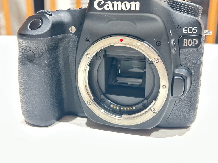 80D（カメラ）の商品画像 - 査定依頼日：2026年4月10日 - 最高査定価格：40,100円