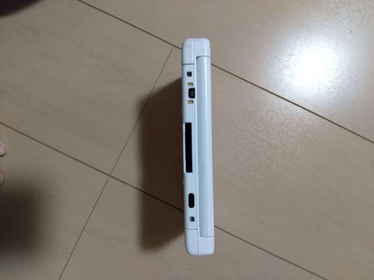 3DSLL（ゲーム機本体・ゲームソフト）の商品画像 - 査定依頼日：2022年8月18日 - 最高査定価格：8,000円