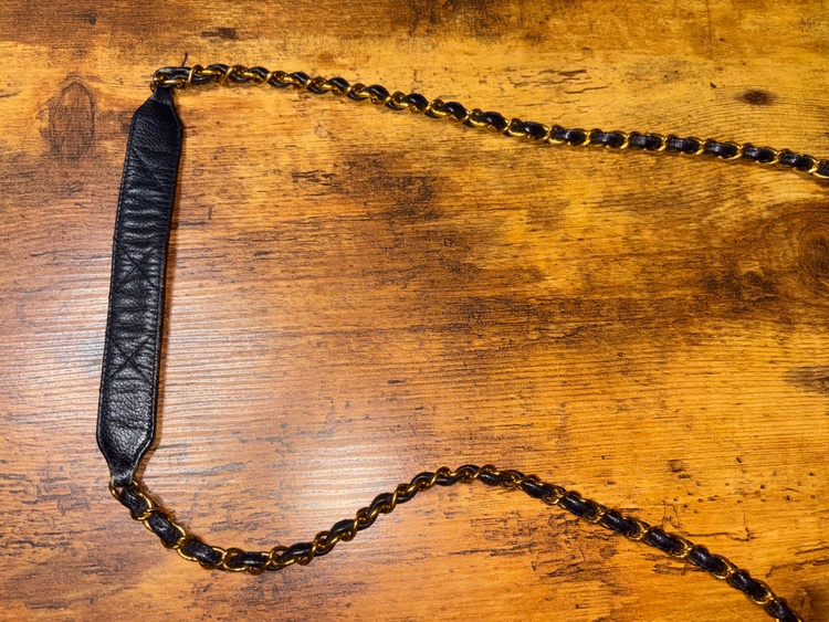 CHANEL シャネル マトラッセ キャビアスキン ゴールド金具 ショルダーバッグ（ブランドバッグ）の商品画像 - 査定依頼日：2026年7月31日 - 最高査定価格：350,000円