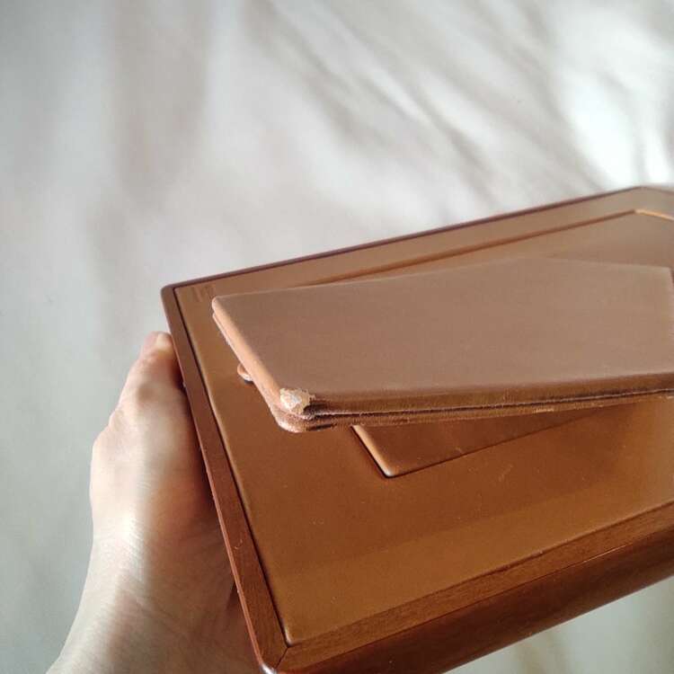 HERMES フォトスタンド　マホガニーラッカー仕上げ　ステッチ模様象嵌（美術品・骨董品）の商品画像 - 査定依頼日：2025年4月18日 - 最高査定価格：16,000円