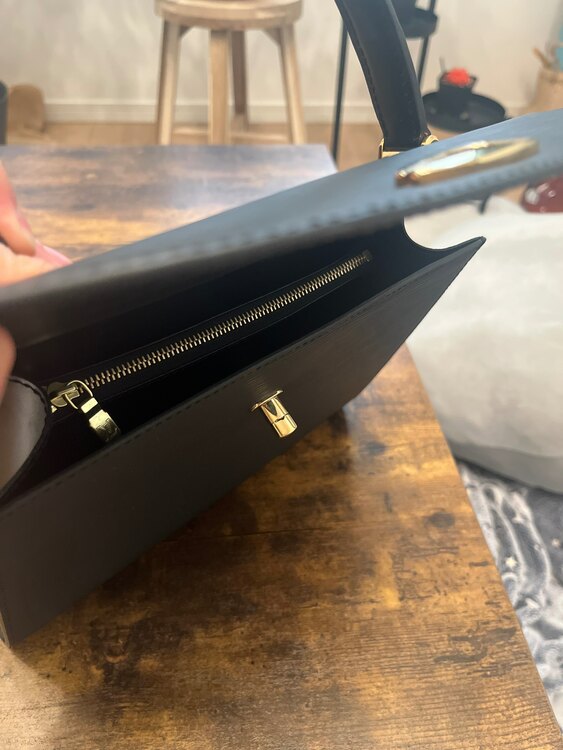 ルイヴィトン エピ （ブランドバッグ）の商品画像 - 査定依頼日：2025年4月2日 - 最高査定価格：50,000円