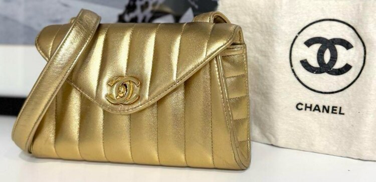  シャネル　マドモアゼル ショルダーバッグ ゴールド（ブランドバッグ）の商品画像 - 査定依頼日：2025年2月4日 - 最高査定価格：350,000円