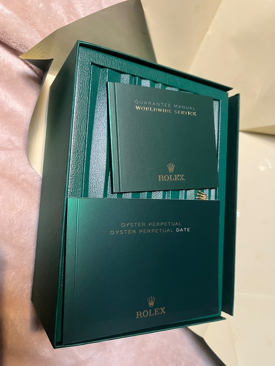 ロレックス パーペチュアル 126000（高級時計）の商品画像 - 査定依頼日：2025年12月9日 - 最高査定価格：1,900,000円