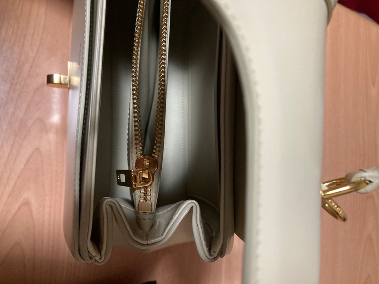 セーズスモールベージュ（ブランドバッグ）の商品画像 - 査定依頼日：2025年12月9日 - 最高査定価格：180,000円