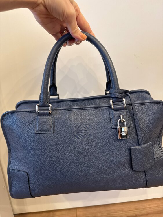 ロエベレザーバッグ（ブランドバッグ）の商品画像 - 査定依頼日：2025年4月16日 - 最高査定価格：90,000円