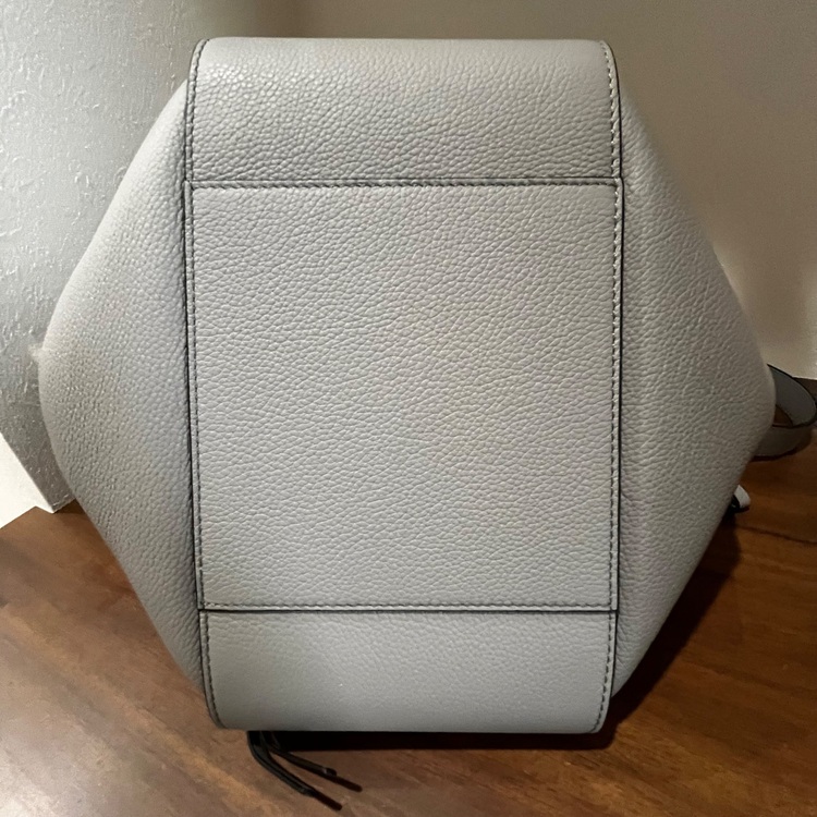 ロエベハンモックスモール（古着・ファッション）の商品画像 - 査定依頼日：2025年6月10日 - 最高査定価格：105,000円