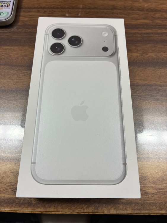 iPhone 17 Pro Max 1TB docomo（スマホ）の商品画像 - 査定依頼日：2026年4月12日 - 最高査定価格：219,000円