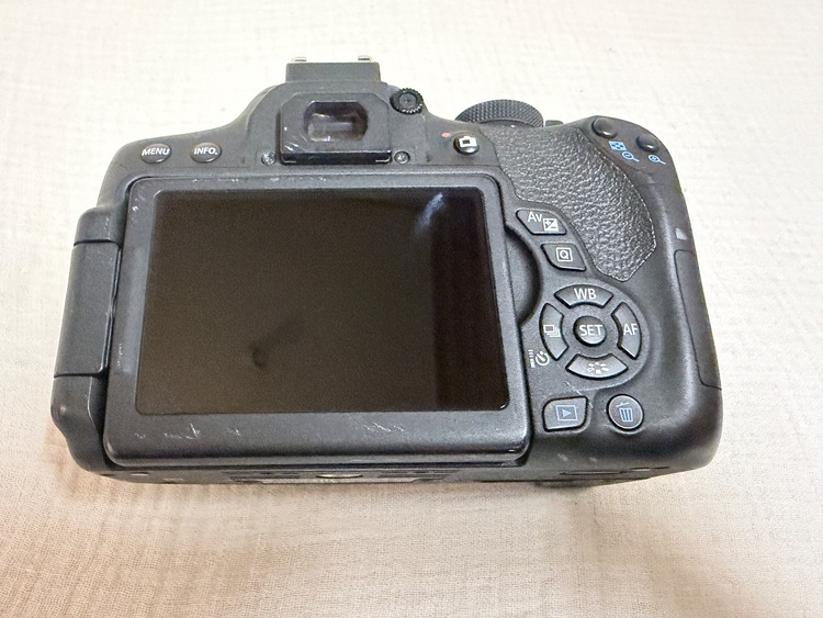 EOS Kiss X8i（カメラ）の商品画像 - 査定依頼日：2026年1月16日 - 最高査定価格：35,000円