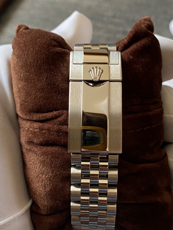 gmtマスター2 赤青（高級時計）の商品画像 - 査定依頼日：2026年1月31日 - 最高査定価格：3,580,000円