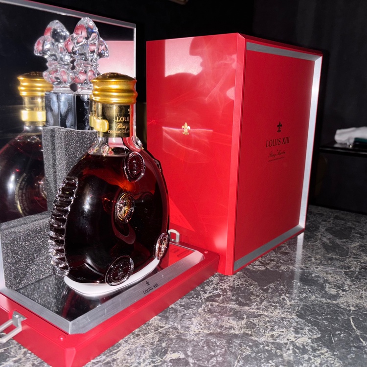 レミーマルタンルイ13世　クラシック（お酒）の商品画像 - 査定依頼日：2026年3月30日 - 最高査定価格：100,000円