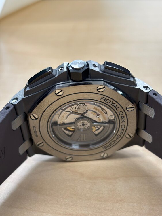 オーデマピゲ ロイヤルオークオフショア 2（高級時計）の商品画像 - 査定依頼日：2025年2月22日 - 最高査定価格：3,300,000円