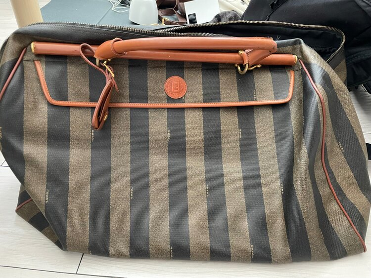 フェンディ  （ブランドバッグ）の商品画像 - 査定依頼日：2025年4月22日 - 最高査定価格：20,000円