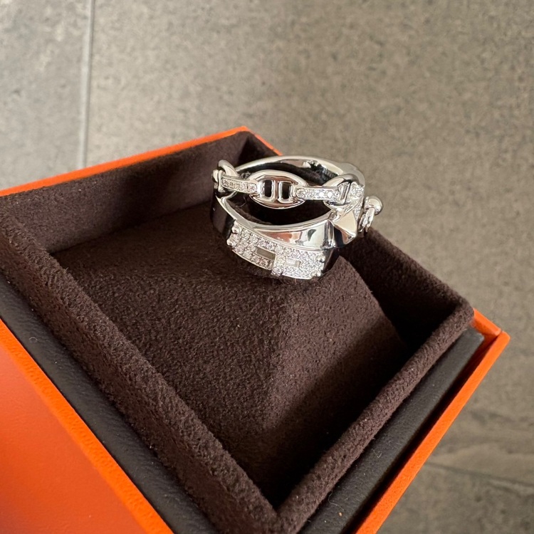 エルメスWG アルシミGM3連リング　#56 　¥2,134,000（金・貴金属）の商品画像 - 査定依頼日：2025年11月30日 - 最高査定価格：100,000円