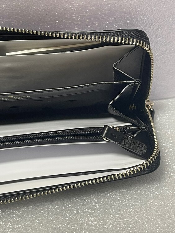 ケイトスペード 長財布 WLRU4944（古着・ファッション）の商品画像 - 査定依頼日：2025年1月9日 - 最高査定価格：1,000円