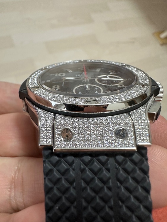 ウブロ ビックバン H301.SX.130.RX174 パヴェ ダイヤ（高級時計）の商品画像 - 査定依頼日：2025年8月26日 - 最高査定価格：1,500,000円