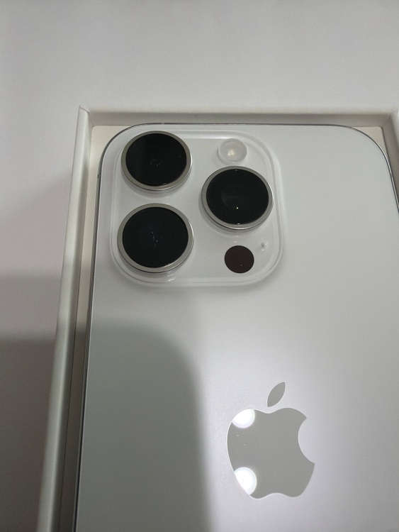 iPhone 16 Pro 256GB SIMフリー（スマホ）の商品画像 - 査定依頼日：2025年10月2日 - 最高査定価格：131,000円