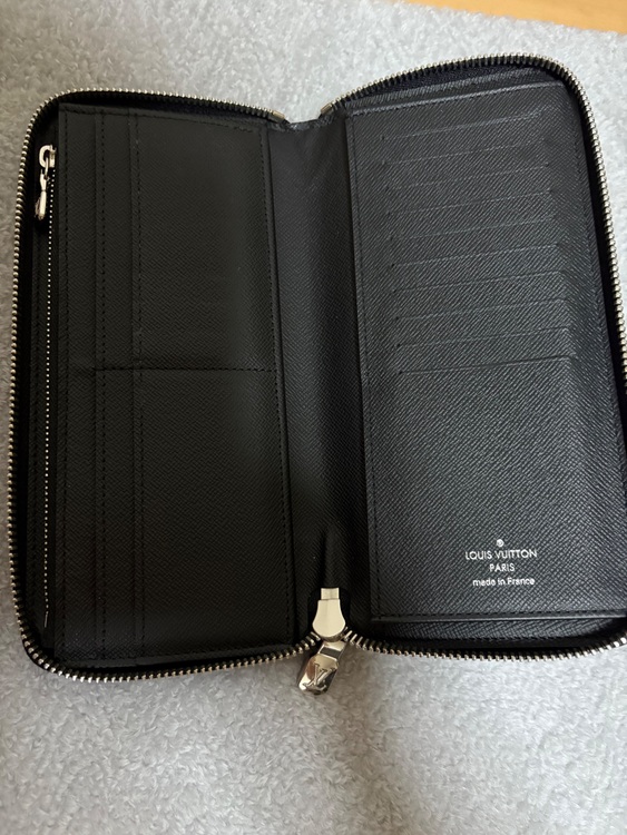 ジッピーウォレットヴェルティカルエピ（ブランド財布・小物）の商品画像 - 査定依頼日：2025年8月28日 - 最高査定価格：15,000円