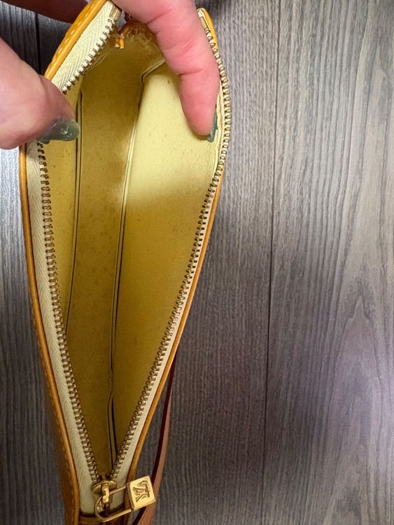 レキシントン イエロー ヴェルニ（ブランドバッグ）の商品画像 - 査定依頼日：2026年2月11日 - 最高査定価格：23,000円