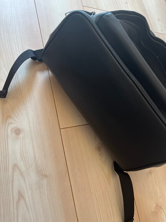 イブサンローラン  （ブランドバッグ）の商品画像 - 査定依頼日：2025年5月17日 - 最高査定価格：80,000円