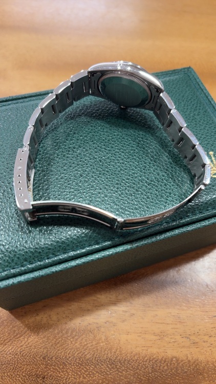 オイスターパーペチュアルブラックSS オイスター77080（高級時計）の商品画像 - 査定依頼日：2025年9月24日 - 最高査定価格：600,000円