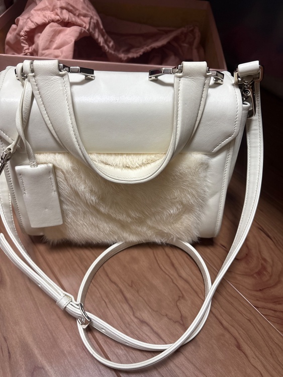 MATERIAL 041 NAPPA + VISONE（ブランドバッグ）の商品画像 - 査定依頼日：2026年3月26日 - 最高査定価格：150,000円