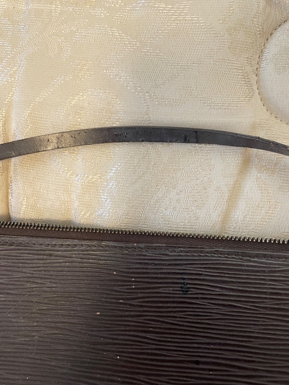 エピアクセサリーポーチ（ブランド財布・小物）の商品画像 - 査定依頼日：2025年11月16日 - 最高査定価格：17,000円