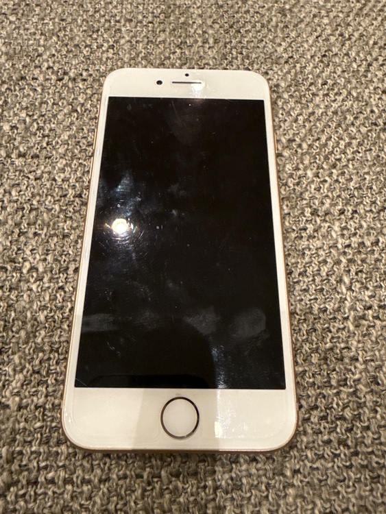 iPhone8（スマホ）の商品画像 - 査定依頼日：2026年6月25日 - 最高査定価格：6,000円