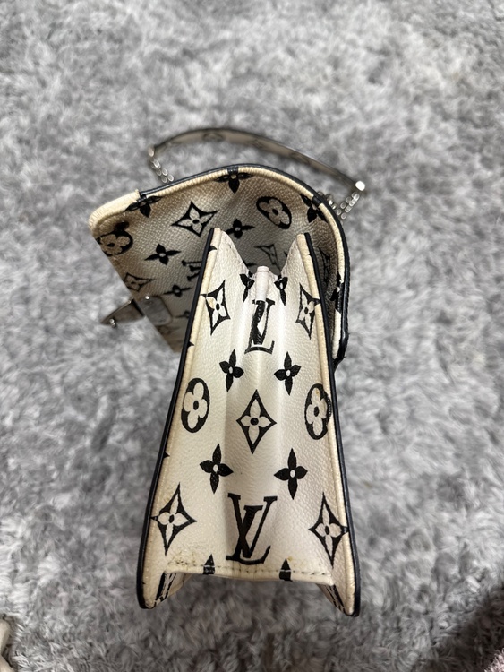 ルイヴィトン モノグラム （ブランドバッグ）の商品画像 - 査定依頼日：2026年3月15日 - 最高査定価格：130,000円