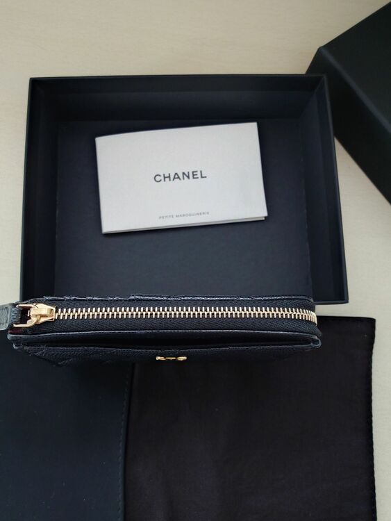 クラシック ジップ カードケース（ブランド財布・小物）の商品画像 - 査定依頼日：2025年10月17日 - 最高査定価格：60,000円