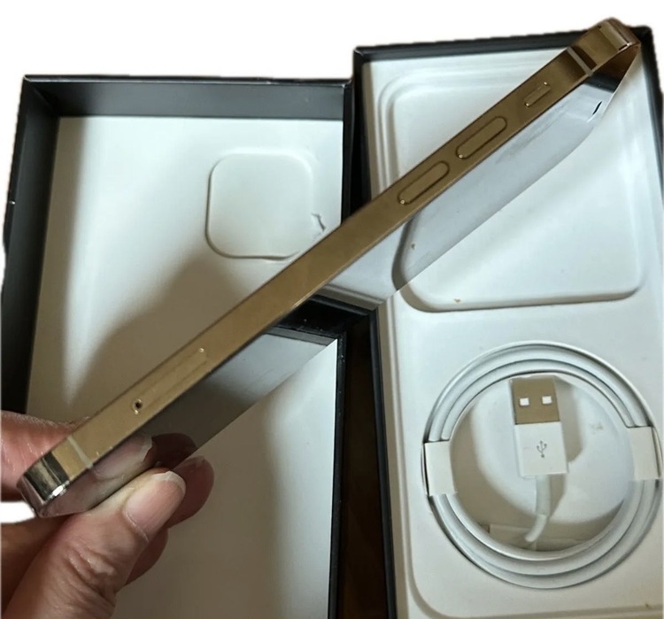 ３５６６９０１１２１３３０７７（スマホ）の商品画像 - 査定依頼日：2026年4月17日 - 最高査定価格：40,000円