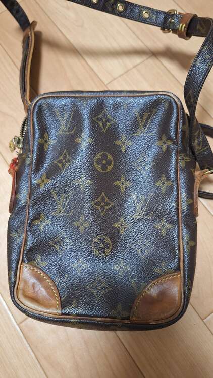 ポーチ（ブランドバッグ）の商品画像 - 査定依頼日：2025年4月15日 - 最高査定価格：12,000円