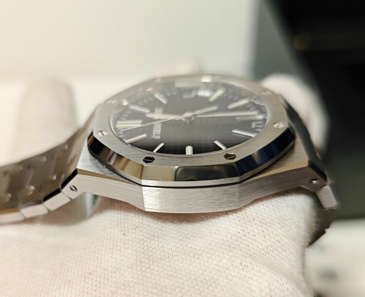 ロイヤルオーク ブラック15510ST（高級時計）の商品画像 - 査定依頼日：2025年11月29日 - 最高査定価格：6,820,000円