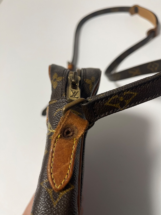 ダヌーブショルダーバック（ブランドバッグ）の商品画像 - 査定依頼日：2026年2月2日 - 最高査定価格：15,000円