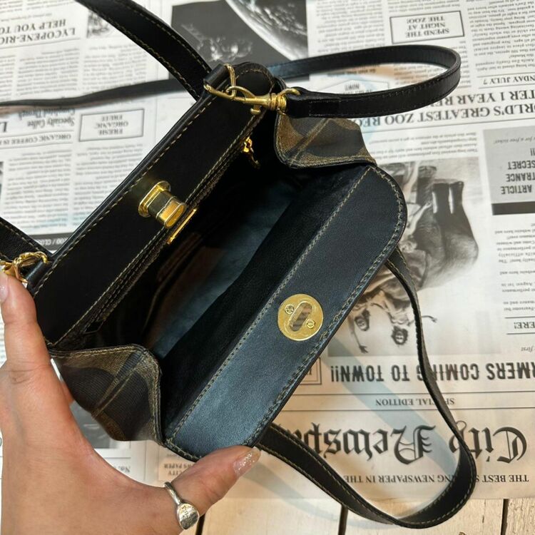 ショルダーバッグ（ブランドバッグ）の商品画像 - 査定依頼日：2025年8月9日 - 最高査定価格：40,000円