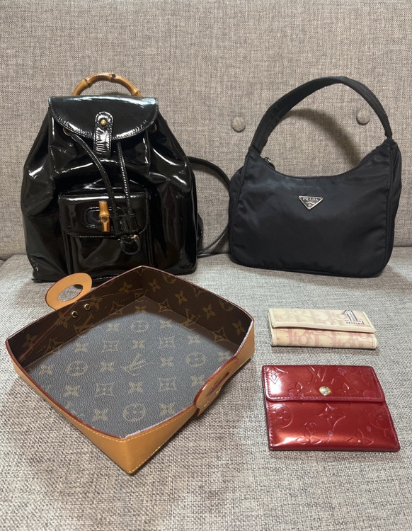ルイヴィトン　アクセサリートレイ、財布　ディオール/キーケース　プラダ/ミニショルダーバッグ　グッチ/エナメルリュック（ブランドバッグ）の商品画像 - 査定依頼日：2026年10月4日 - 最高査定価格：100,000円