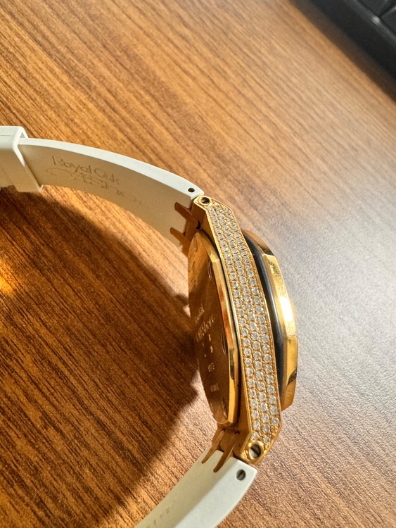 オーデマピゲ ロイヤルオークオフショア （高級時計）の商品画像 - 査定依頼日：2025年8月28日 - 最高査定価格：2,000,000円