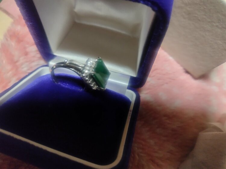 エメラルドリングダイアつき（金・貴金属）の商品画像 - 査定依頼日：2025年12月6日 - 最高査定価格：500,000円