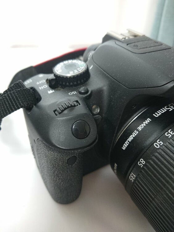 EOS kiss X6i（カメラ）の商品画像 - 査定依頼日：2026年4月15日 - 最高査定価格：14,100円