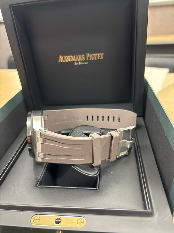 オーデマピゲ ロイヤルオークオフショア 2（高級時計）の商品画像 - 査定依頼日：2025年2月22日 - 最高査定価格：3,300,000円