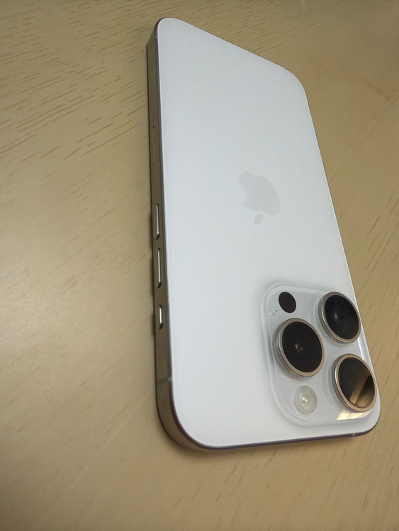 iPhone15pro SIMフリー（スマホ）の商品画像 - 査定依頼日：2026年2月3日 - 最高査定価格：83,000円