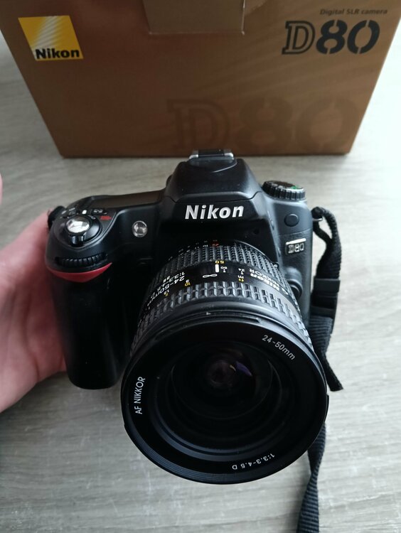 D80（カメラ）の商品画像 - 査定依頼日：2026年3月29日 - 最高査定価格：5,000円