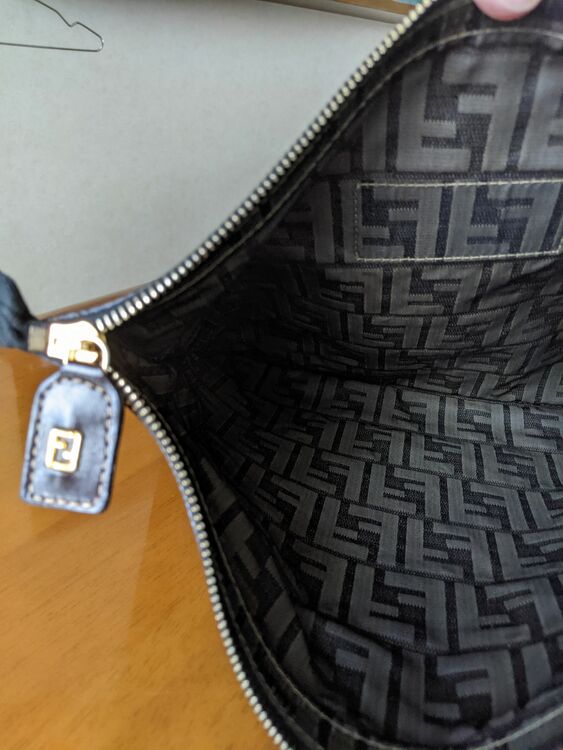 フェンディ  （ブランドバッグ）の商品画像 - 査定依頼日：2025年9月8日 - 最高査定価格：20,000円