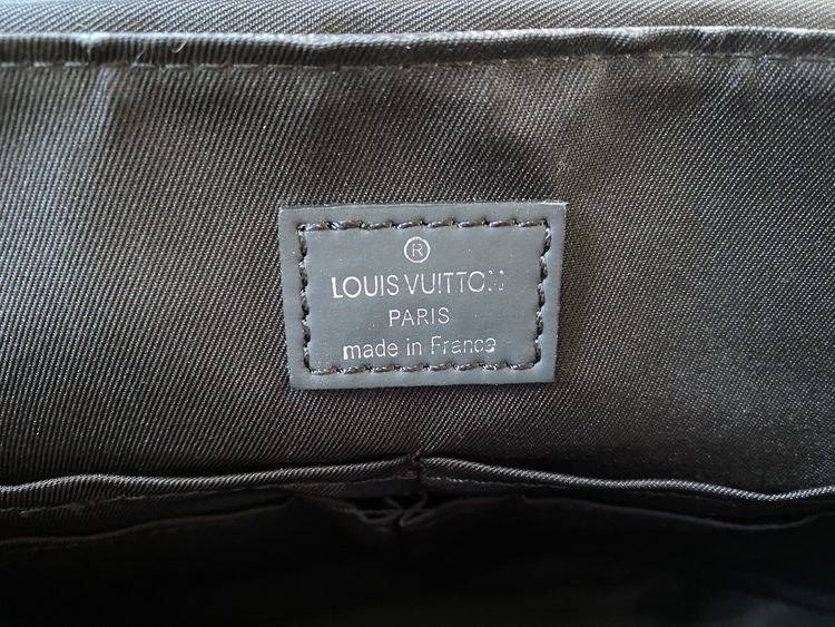 クリストファーメッセンジャー（ブランドバッグ）の商品画像 - 査定依頼日：2022年5月19日 - 最高査定価格：110,000円