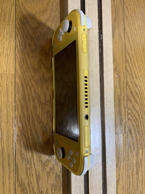 Nintendo Switch Lite本体 イエロー（ゲーム機本体・ゲームソフト）の商品画像 - 査定依頼日：2021年1月3日 - 最高査定価格：14,000円