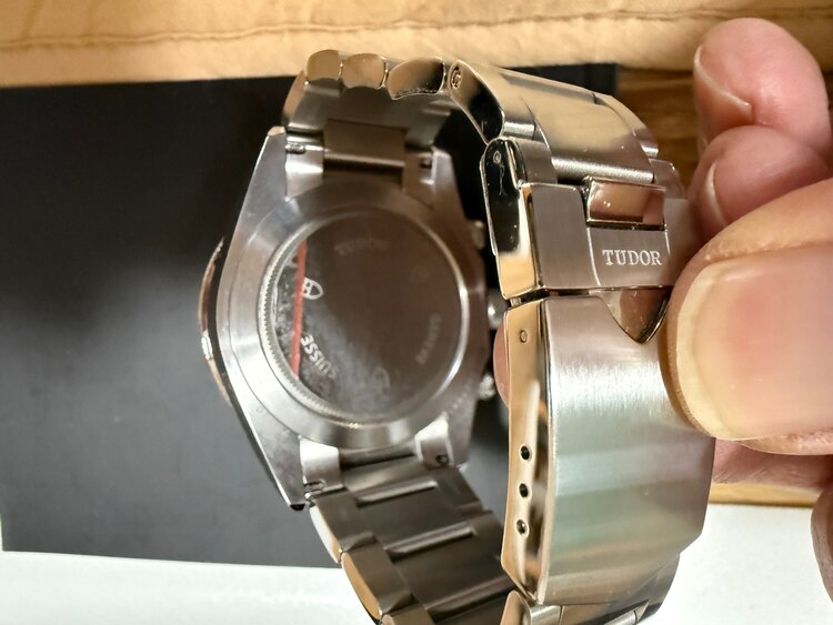 チューダー ブラックベイ 70330（高級時計）の商品画像 - 査定依頼日：2025年4月5日 - 最高査定価格：500,000円