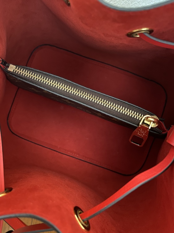 ネオノエ コクリコ M44021（ブランドバッグ）の商品画像 - 査定依頼日：2022年4月20日 - 最高査定価格：130,000円