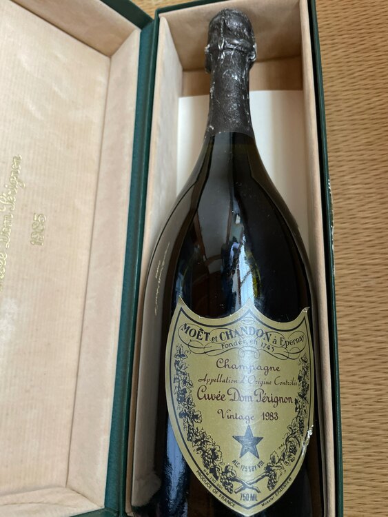 シャンパン ドン・ペリニヨン （お酒）の商品画像 - 査定依頼日：2025年4月13日 - 最高査定価格：25,000円